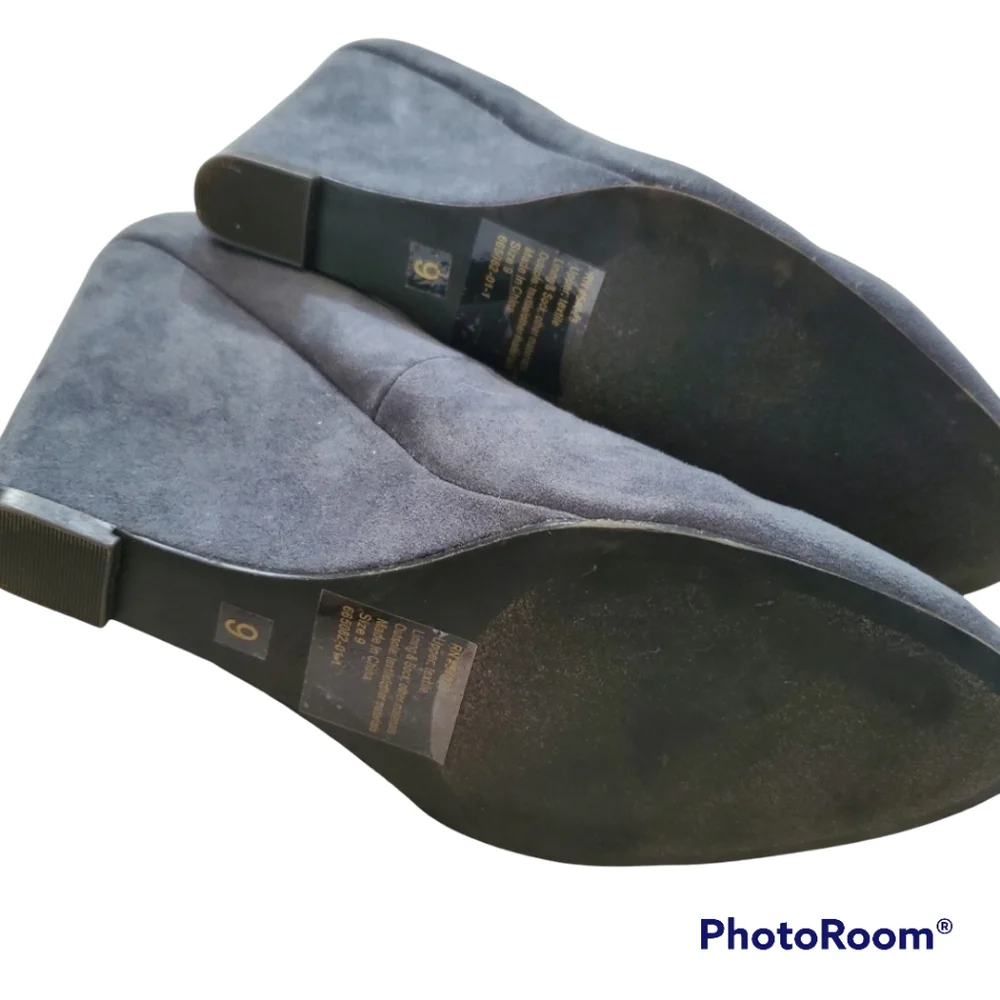 Banana‎ republic gray suede wedge close toed heel size 9
